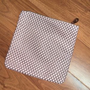 NWOT Ipsy Zippered Pouch